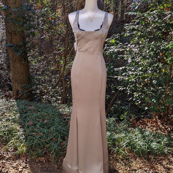 FAME and PARTNERS Silver Gray Gown in Satin and Black Lace Size 12 Brand New - Picture 2 of 9